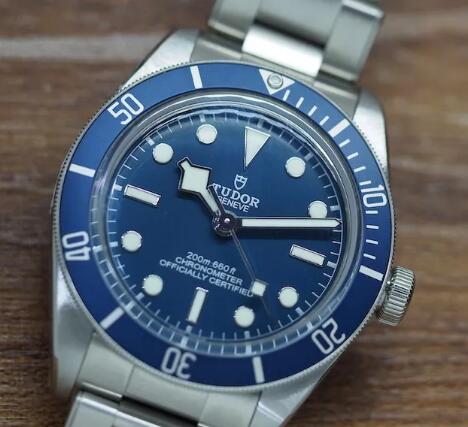 The blue dial Tudor has maintained all the iconic features of the brand.