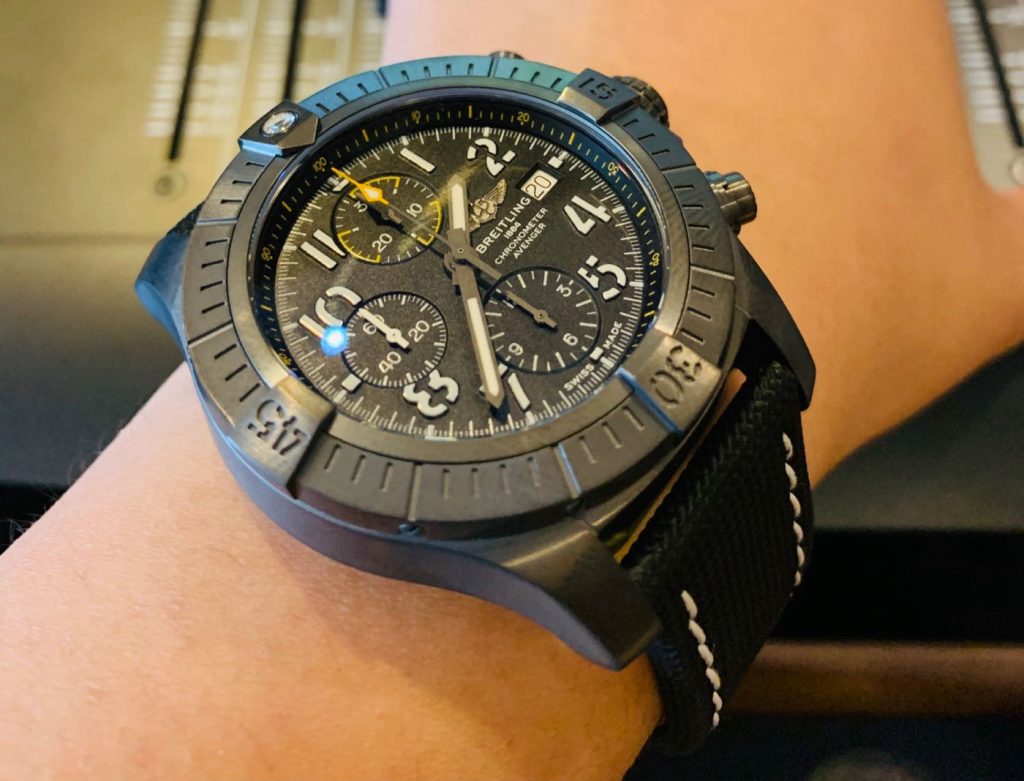 The 45 mm replica Breitling Avenger watch will make the men wearers more charming.