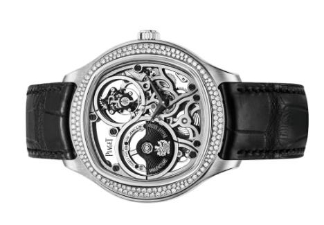 The male fake watch is decorated with diamonds.
